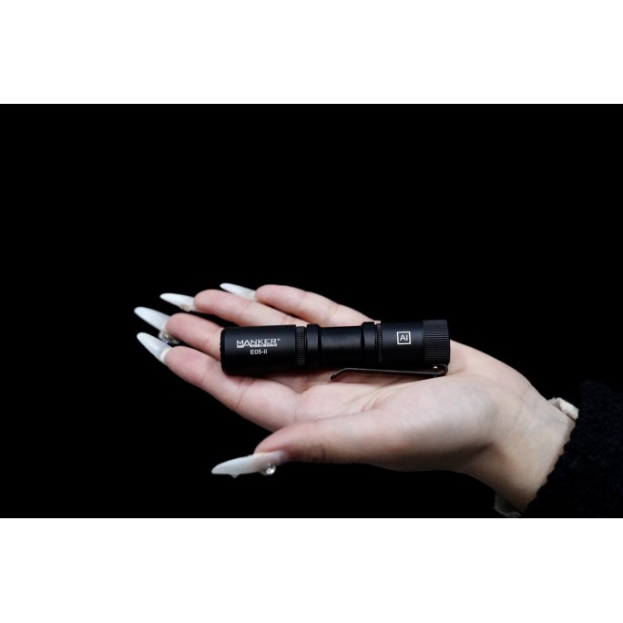 Manker E05 II CW BLACK Cool White LED 1300L Rechargeable EDC Flashlight
